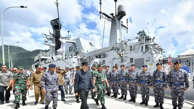 Suara Lantang Jokowi: Sudahi Gesekan TNI-Polri - GenPI.co