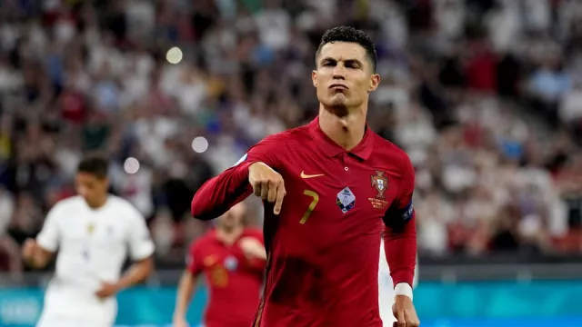 Italia yang Juara, tapi Ronaldo yang Pecahkan Rekor Gila - GenPI.co