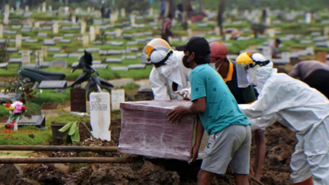 Satgas Covid-19: Juli Ini Kematian Terbanyak Selama Pandemi - GenPI.co