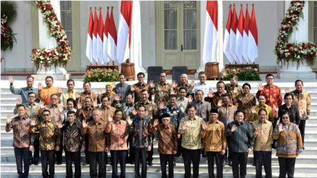 Sekjen Kornas-Jokowi Sebut Reshuffle Kabinet, Sentil Menteri Ini - GenPI.co