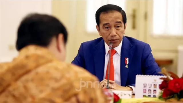 BIN Dikerahkan Cek Vaksinasi, Jokowi Disebut Sudah Kebingungan - GenPI.co