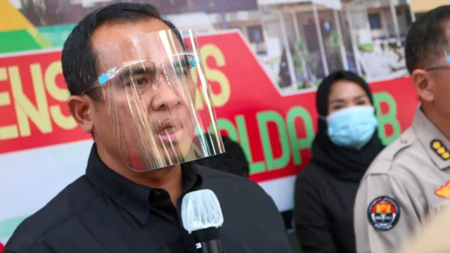 Viral, Anggota DPRD Adu Mulut dengan Petugas Penyekatan PPKM - GenPI.co