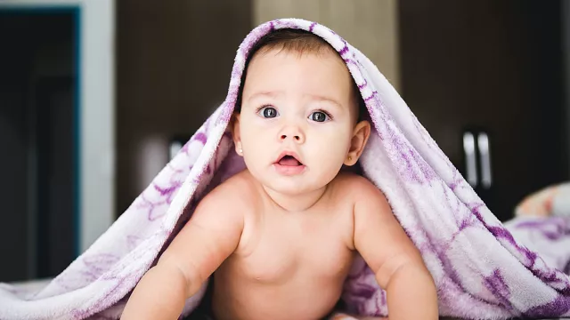 3 Bahaya Menggunakan Bedak Tabur Untuk Bayi, Hati-Hati Moms! - GenPI.co