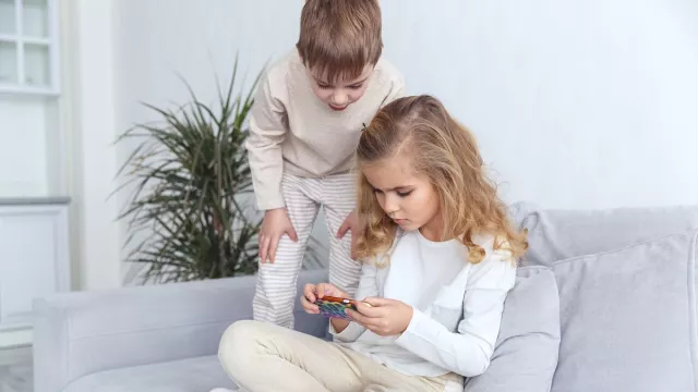 Mom, Terapkan 4 Cara agar Anak Tidak Keseringan Main Game Online - GenPI.co
