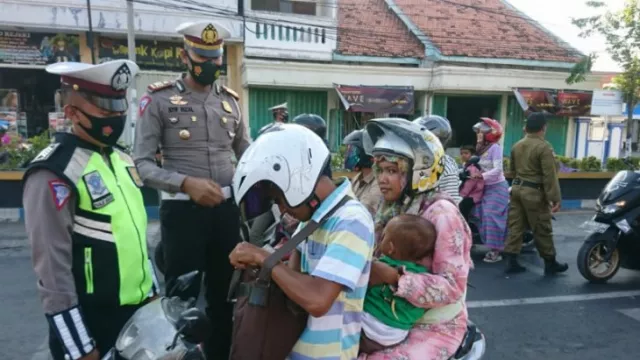 Ricuh PPKM Darurat Jawa-Bali, Pengamat: Sudahi Sajalah! - GenPI.co