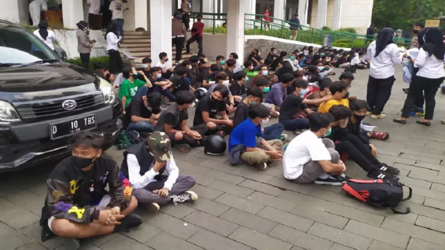 Mahasiswa di Bandung Mulai Teriak Revolusi - GenPI.co