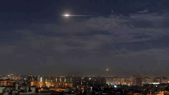 Suriah Melawan Balik, Rudal-rudal Ditembak Jatuh, Israel Terdiam! - GenPI.co