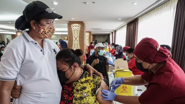Duh, Orang Asli Papua Masih Terbatas Ikuti Vaksinasi Covid - GenPI.co