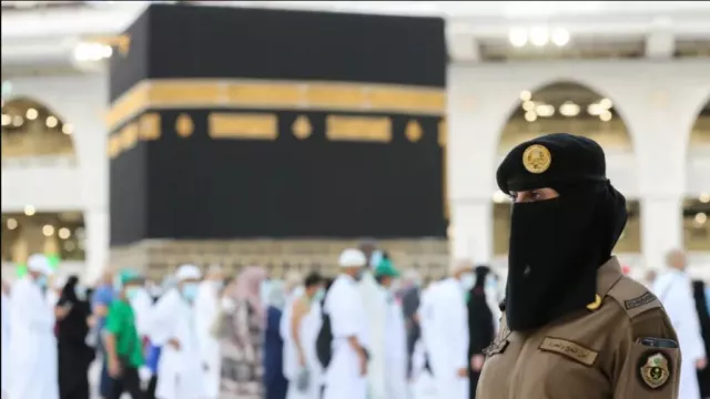 Tentara Wanita Jaga Kabah, Reformasi Arab Saudi Makin Nyata - GenPI.co