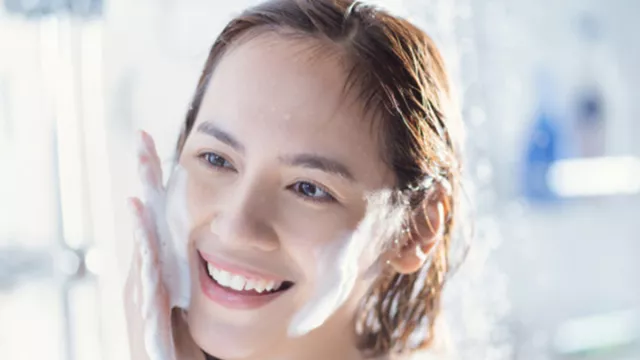 3 Sabun Cuci Muka Paling Cocok Buat Remaja, Bikin Wajah Glowing! - GenPI.co