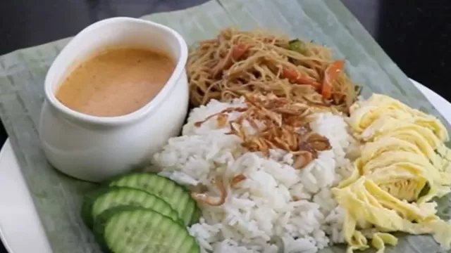 Nasi Uduk Betawi Sambal Kacang, Gurih Harum dan Enak Banget - GenPI.co