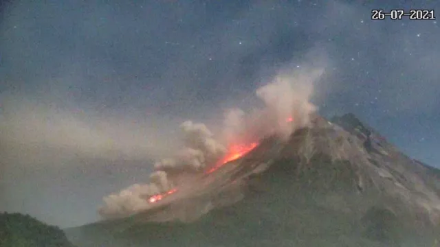 Hujan Abu Vulkanik Gunung Merapi Meliputi 19 Desa di Magelang - GenPI.co