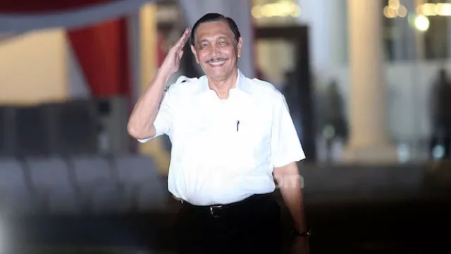 Luhut Pandjaitan Dapat Tugas Khusus dari Jokowi - GenPI.co