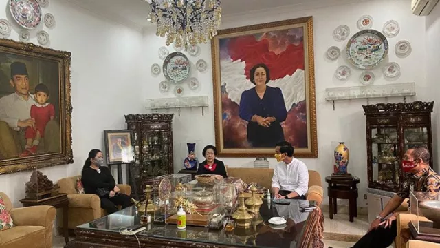 Pengamat Kritik Megawati, Seret Mantu dan Anak Jokowi - GenPI.co