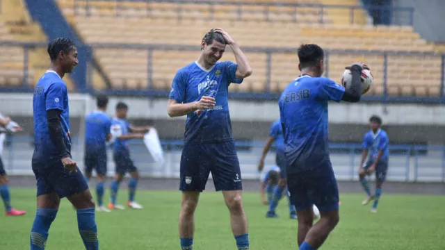BRI Liga 1, Pemain Persib Geoffrey Castillion Tiba di Bandung - GenPI.co