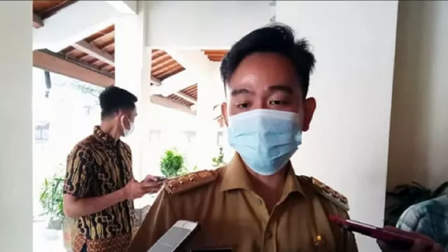 Mas Gibran Tolong, Ada Warganya Diteror Pinjol - GenPI.co