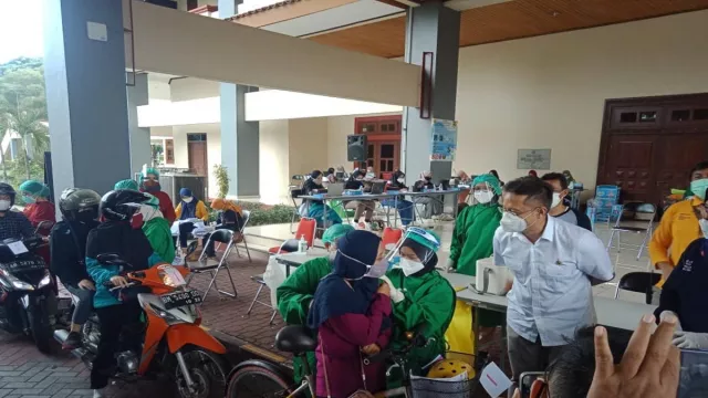 Menkes Tinjau Vaksinasi Drive Thru di Yogyakarta, Sebut Begini - GenPI.co