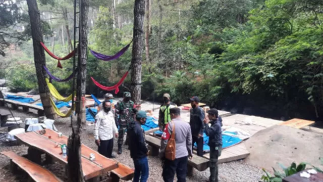 Membandel, Tenda Perkemahan Wisata Bandung Dibongkar Satgas - GenPI.co