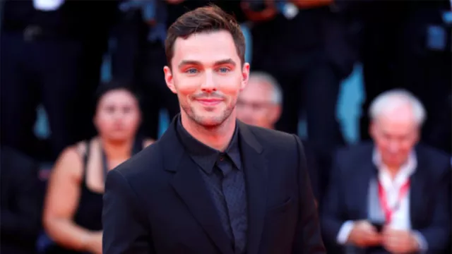 Bintangi Film Renfield, Nicholas Hoult Bakal Jadi Drakula - GenPI.co