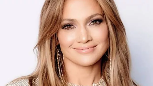 Kece! Yuk, Intip Gaya Tas Terbaru Jennifer Lopez - GenPI.co