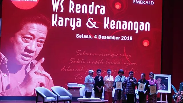 Ken Zuraida, Istri Penyair WS. Rendra Tutup Usia - GenPI.co