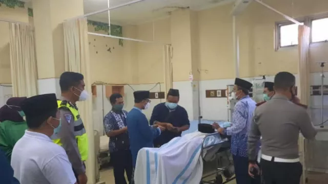 Kabar Buruk, Mobil Ketum MUI Kecelakaan di Tol Semarang - GenPI.co