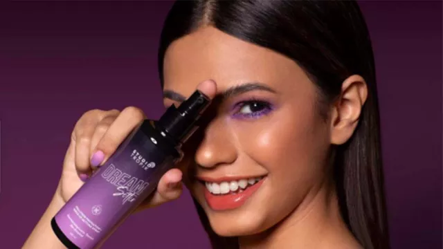 3 Rekomendasi Setting Spray Lokal, Bikin Makeup Tahan Lama! - GenPI.co