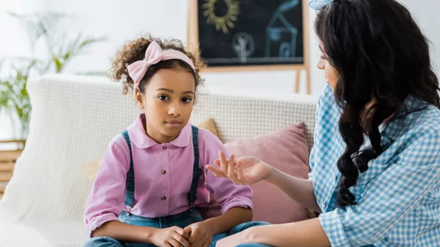 3 Cara Menanamkan Rasa Hormat Anak Terhadap Orang Tua - GenPI.co