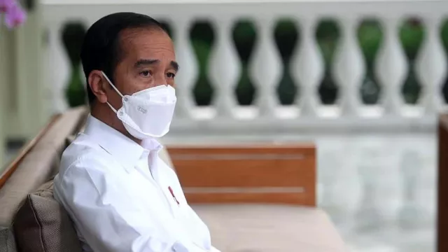 Tak Peduli Kinerja Anak Buah, Jokowi Dinilai Hanya Main Politik - GenPI.co