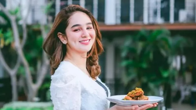 Hana Hanifah Angkat Bicara soal Tarif Artis BO, Jangan Kaget Ya - GenPI.co