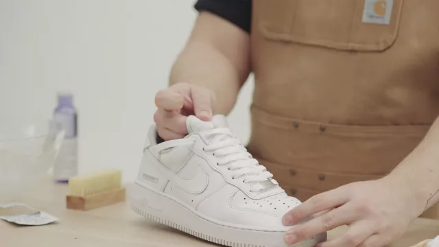 Hilangkan Kusam pada Sneakers dengan 4 Cara ini, Seperti Baru! - GenPI.co