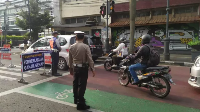 Oknum Polisi Terlibat Pungli di Pasar Bandung Rp 1 Juta - GenPI.co