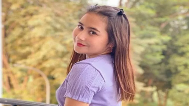 Banyak Tanaman di Rumah Prilly Latuconsina, Adem Banget - GenPI.co