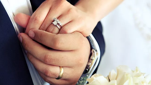 Simbol Cinta Pernikahan, Begini 4 Cara Memilih Cincin Kawin - GenPI.co