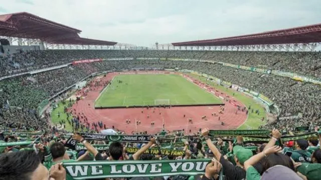 Stadion Gelora Bung Tomo di Surabaya Bau Sampah, Kata Media Vietnam - GenPI.co