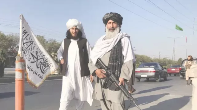 Anggota Taliban Bersenjata Ketuk Rumah Warga, Ternyata... - GenPI.co