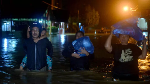 Banjir di Padang, Warga Diungsikan ke Tempat Ibadah - GenPI.co