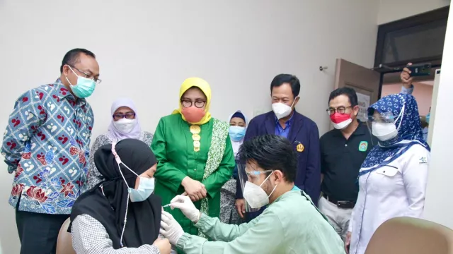 Vaksin Covid-19 Aman untuk Ibu Hamil, Simak Penjelasan Dokter! - GenPI.co Vaksin Covid-19 Aman untuk Ibu Hamil, Simak Penjelasan Dokter! - GenPI.co