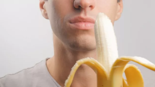 Pisang Pria Mendadak Berubah Warna, Mungkin Ini 4 Penyebabnya - GenPI.co Pisang Pria Mendadak Berubah Warna, Mungkin Ini 4 Penyebabnya - GenPI.co