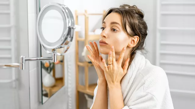 Khusus Buat Kulit Berminyak, Ini 3 Tips Pakai Skincare yang Benar - GenPI.co