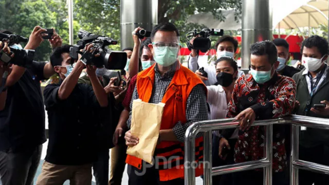 Divonis 12 Tahun Penjara, Juliari Tak Pantas Merengek ke Hakim - GenPI.co