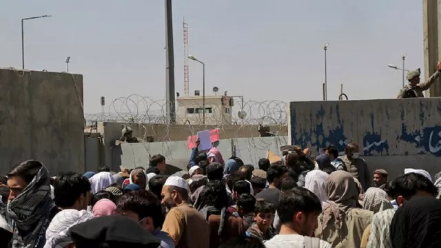 Detik-detik Ledakan Bom Bunuh diri ISIS di Bandara Kabul - GenPI.co