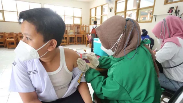 Berharap PTM, Pemkot Bandung Ajukan Vaksinasi di Seluruh Sekolah - GenPI.co