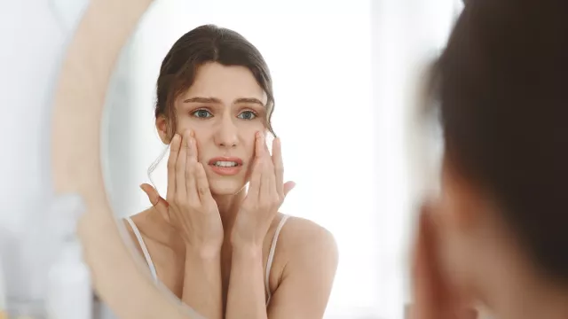 Kulit Tetap Kering Meski Pakai Skincare, Manfaatkan 4 Tips ini - GenPI.co