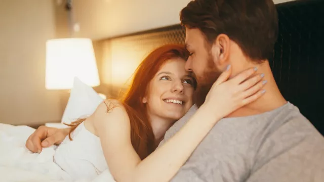4 Cara Mantap Suami Memanjakan Dada Istri, Dijamin Klimaks Hebat - GenPI.co