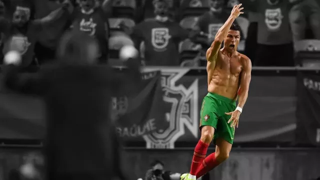 Diusir dari Timnas Portugal, Ronaldo Minta Maaf - GenPI.co