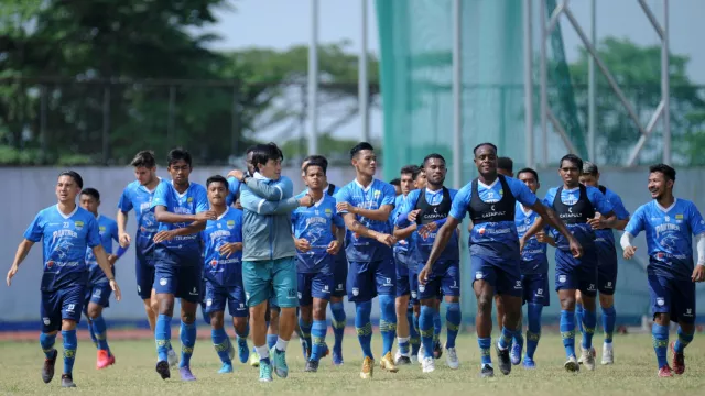 Jelang Lawan Persija Jakarta, Persib Bandung Bawa 25 Pemain - GenPI.co