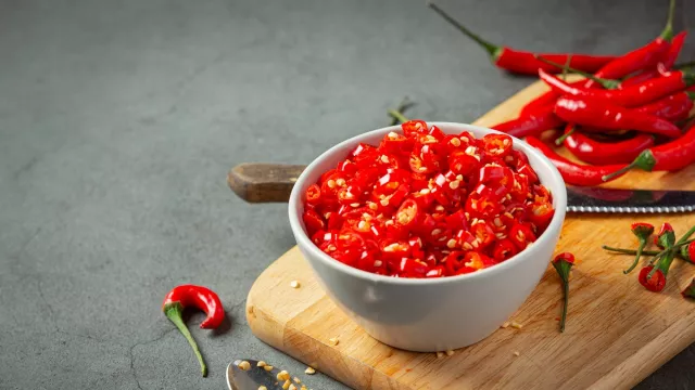 Resep Sambal Matah Ala Rumahan, Sederhana dan Nikmat - GenPI.co Resep Sambal Matah Ala Rumahan, Sederhana dan Nikmat - GenPI.co