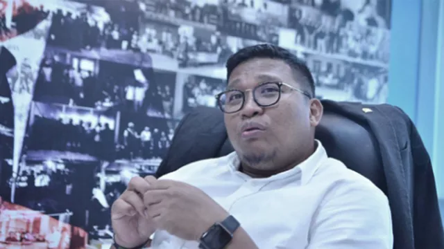 Soroti Wacana Amendemen UUD, Irwan Fecho: Rakyat Tak Butuh Itu! - GenPI.co