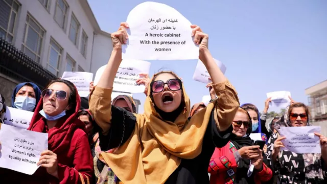 Taliban Kembali Mengingkari Janji, Perempuan Afghanistan Makin Babak Belur - GenPI.co